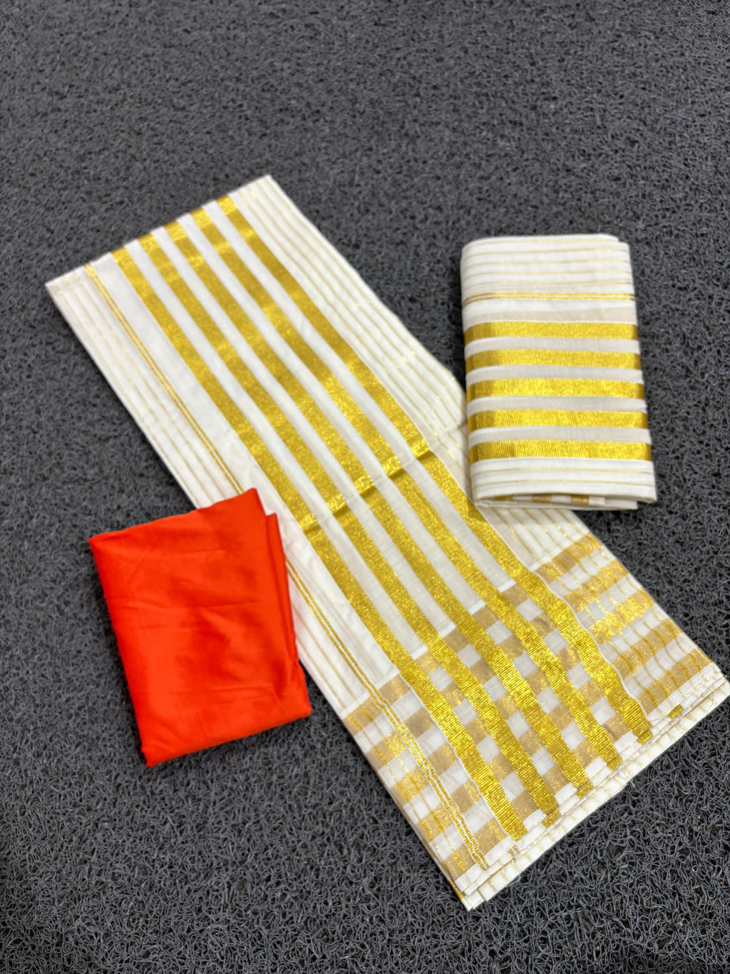 Cotton lines set mundu